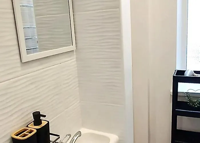 Cozy & Bright With Park Nearby - Free Parking, Riga, Up To 5 Guests Apartment *